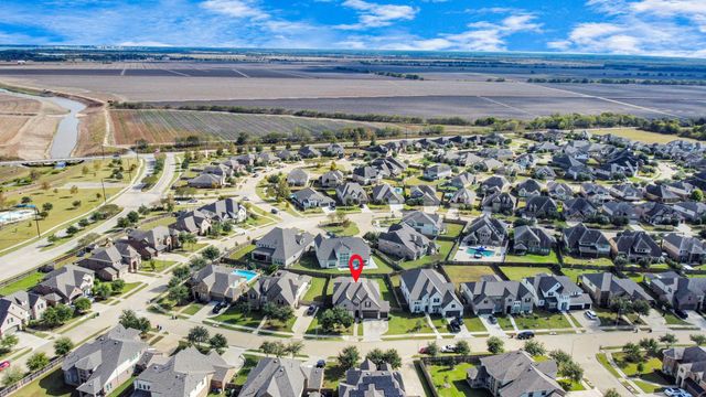 1911 Sapphire Pines Lane, Richmond, TX 77469