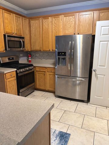 549 Springbrook Trail N, Oswego, IL 60543