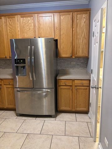 549 Springbrook Trail N, Oswego, IL 60543