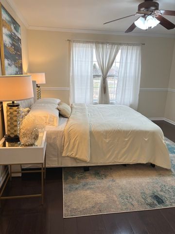 549 Springbrook Trail N, Oswego, IL 60543