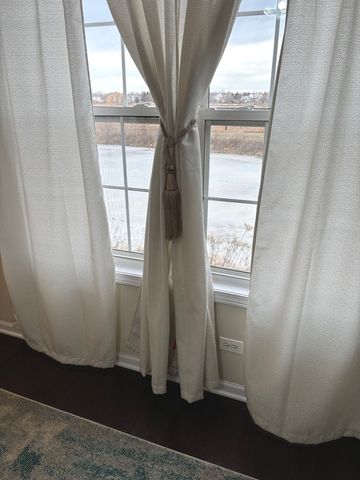 549 Springbrook Trail N, Oswego, IL 60543