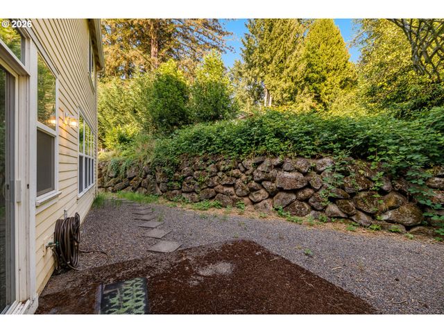 11338 Sw CAPITOL Hwy, Portland, OR 97219