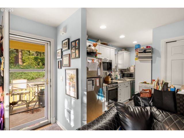 11338 Sw CAPITOL Hwy, Portland, OR 97219