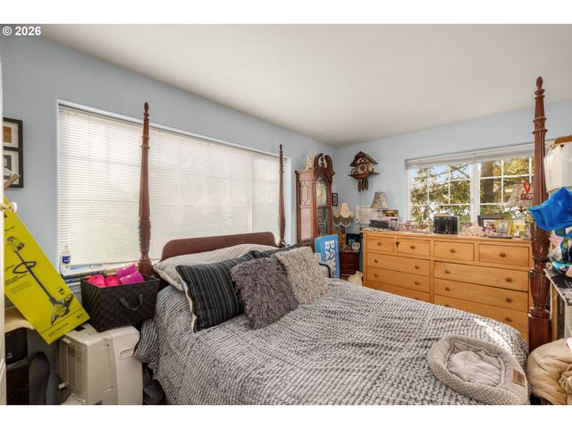 11338 Sw CAPITOL Hwy, Portland, OR 97219