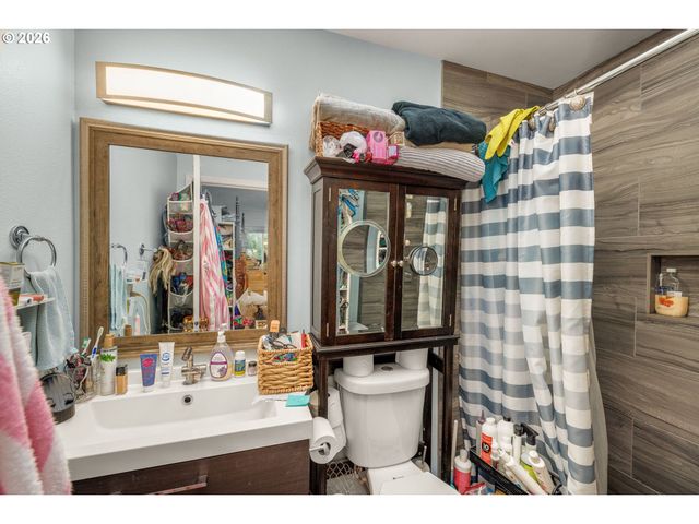11338 Sw CAPITOL Hwy, Portland, OR 97219