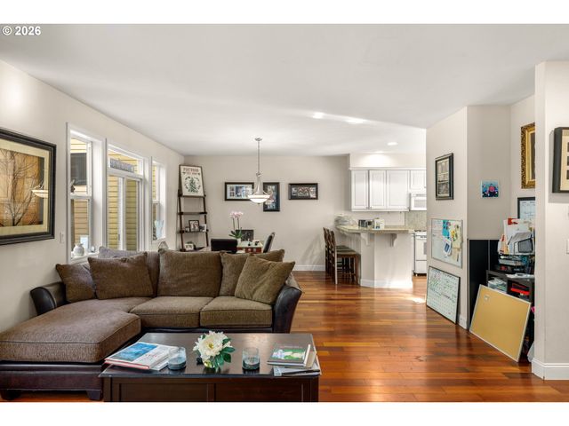 11338 Sw CAPITOL Hwy, Portland, OR 97219