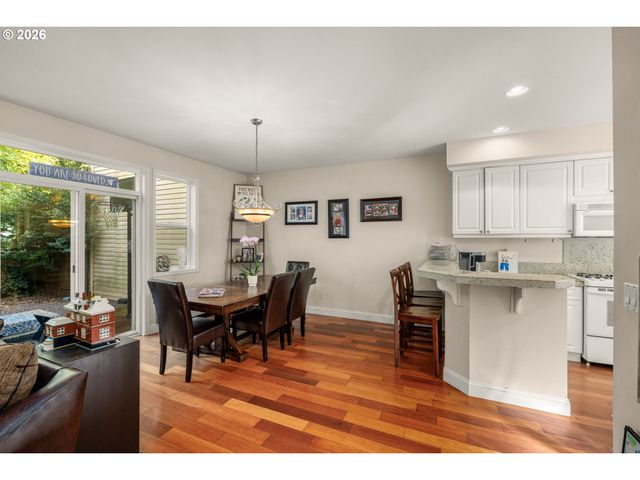 11338 Sw CAPITOL Hwy, Portland, OR 97219