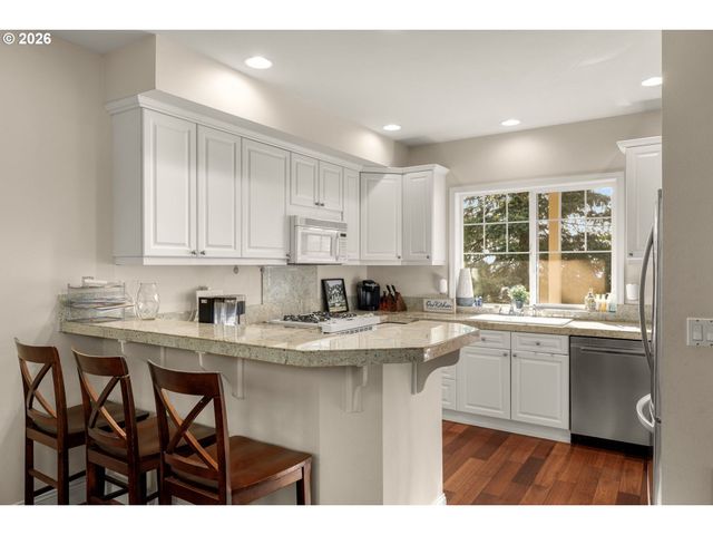 11338 Sw CAPITOL Hwy, Portland, OR 97219