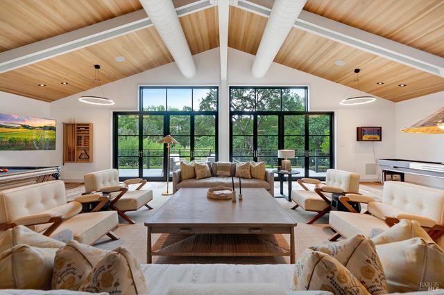 1129 Dealy Ln, Napa, CA 94559