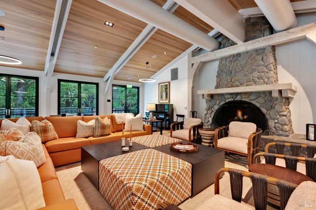 1129 Dealy Ln, Napa, CA 94559