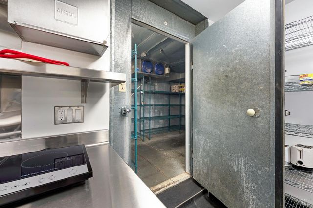 1129 Dealy Ln, Napa, CA 94559