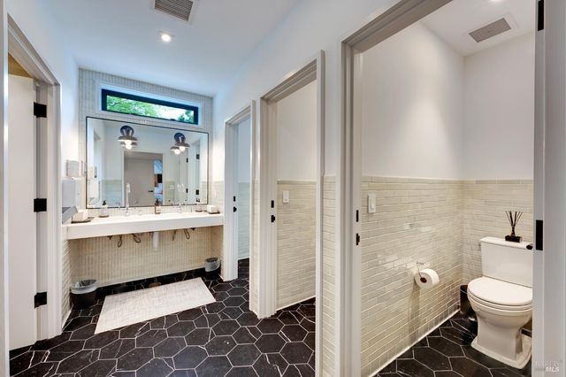 1129 Dealy Ln, Napa, CA 94559