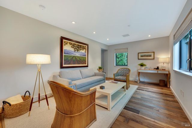 1129 Dealy Ln, Napa, CA 94559