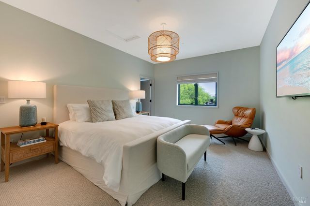 1129 Dealy Ln, Napa, CA 94559