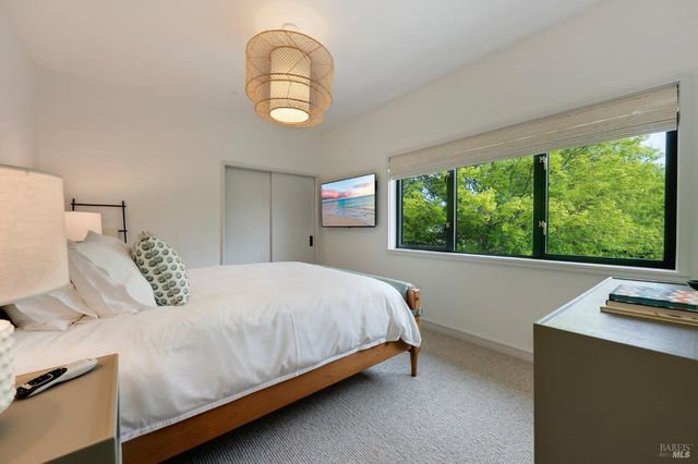 1129 Dealy Ln, Napa, CA 94559