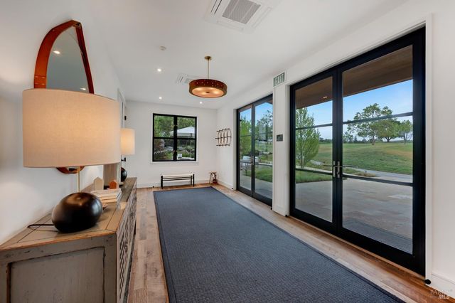 1129 Dealy Ln, Napa, CA 94559