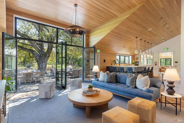 1129 Dealy Ln, Napa, CA 94559