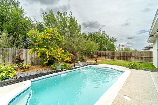 1809 Red River Avenue, Edinburg, TX 78539