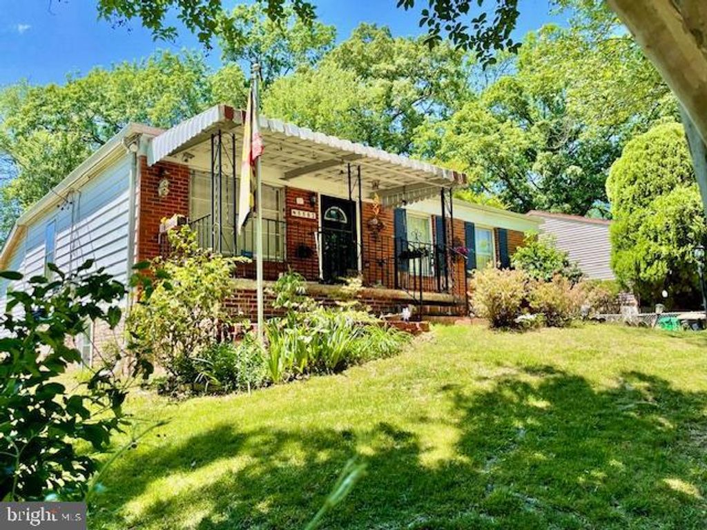 Image 3 of property listing at 5502 BELVA PL, Lanham, MD 20706