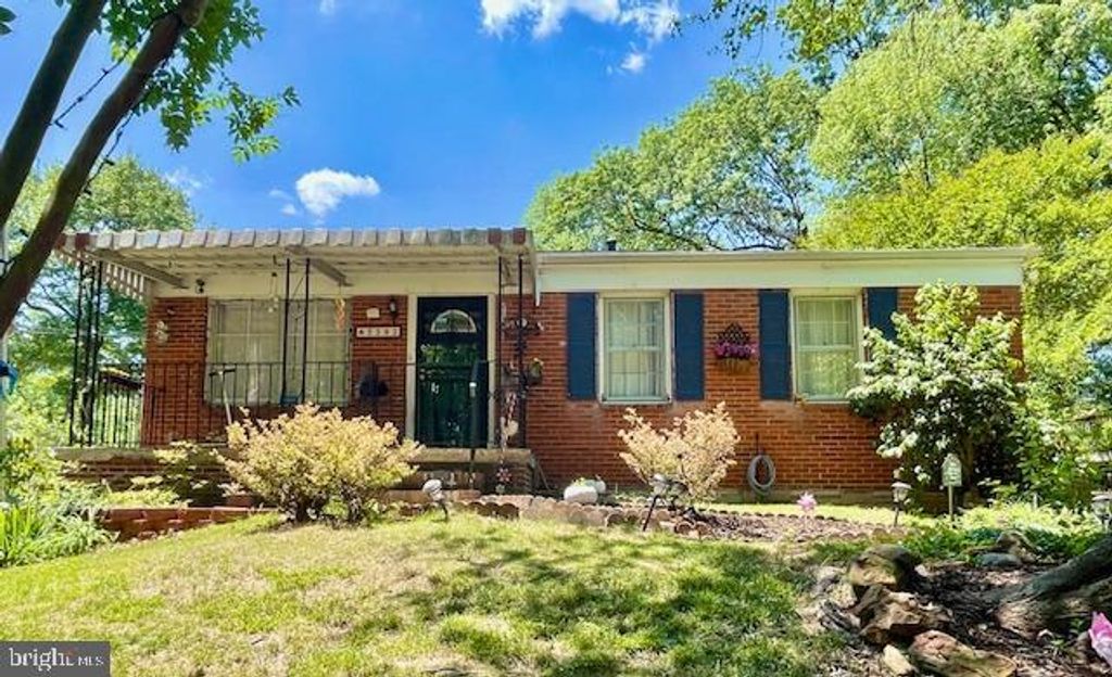 Image 4 of property listing at 5502 BELVA PL, Lanham, MD 20706