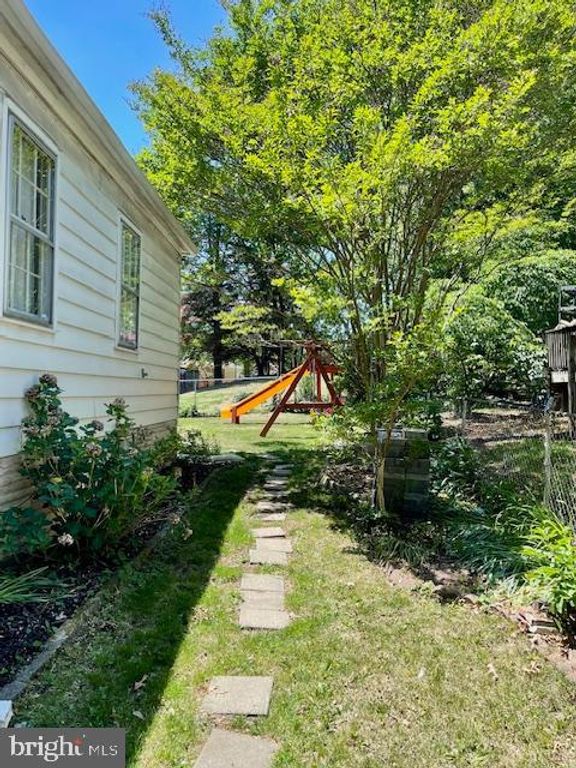 Image 5 of property listing at 5502 BELVA PL, Lanham, MD 20706