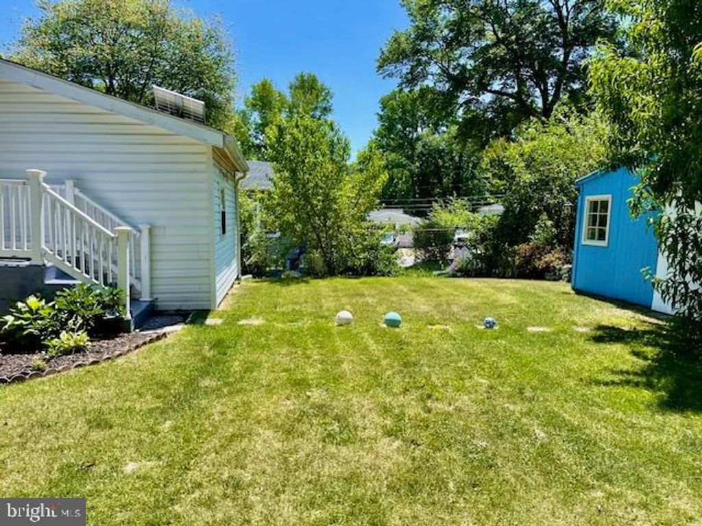 Image 8 of property listing at 5502 BELVA PL, Lanham, MD 20706