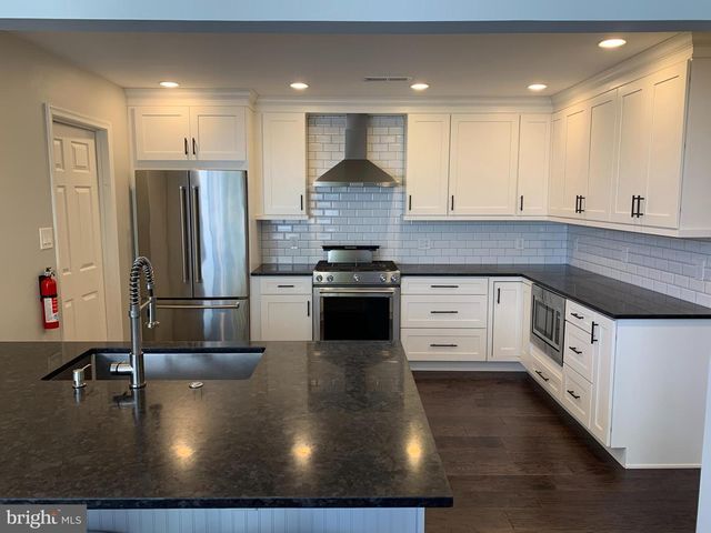 804 CHAMPLAIN DR, Voorhees, NJ 08043