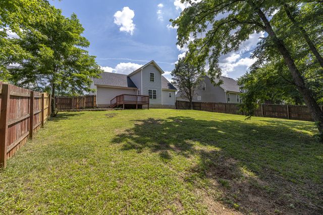 1424 Buchanon Dr, Clarksville, TN 37042