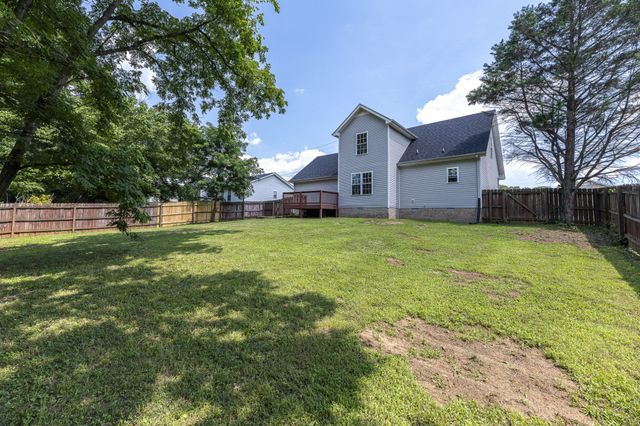 1424 Buchanon Dr, Clarksville, TN 37042
