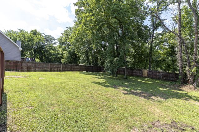 1424 Buchanon Dr, Clarksville, TN 37042