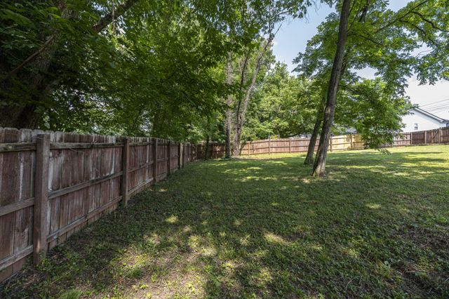 1424 Buchanon Dr, Clarksville, TN 37042