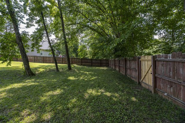 1424 Buchanon Dr, Clarksville, TN 37042
