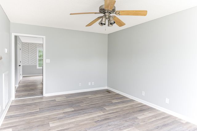 1424 Buchanon Dr, Clarksville, TN 37042
