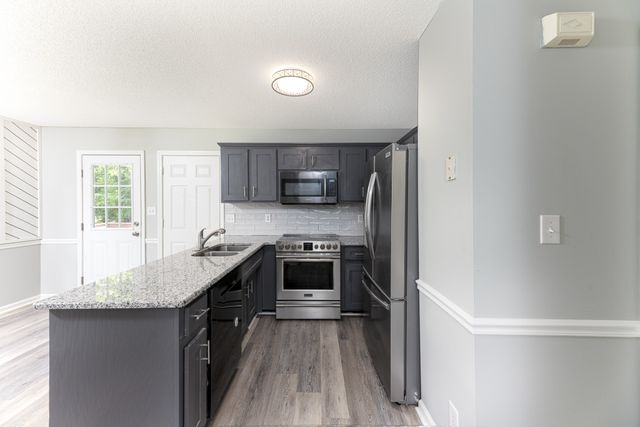 1424 Buchanon Dr, Clarksville, TN 37042