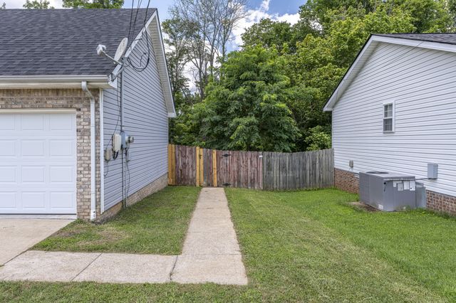 1424 Buchanon Dr, Clarksville, TN 37042