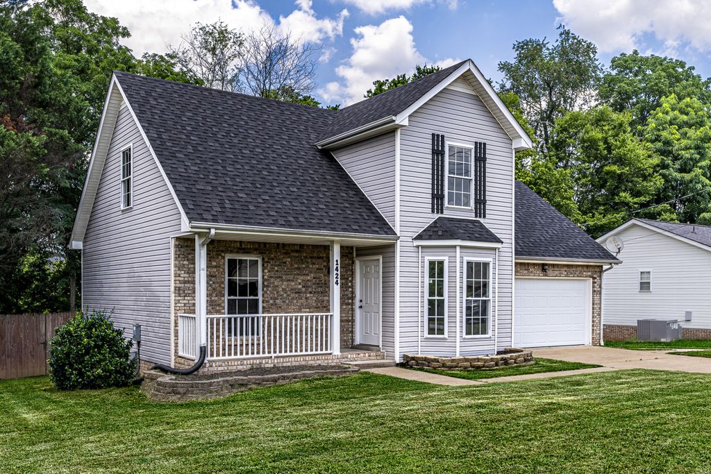 1424 Buchanon Dr, Clarksville, TN 37042