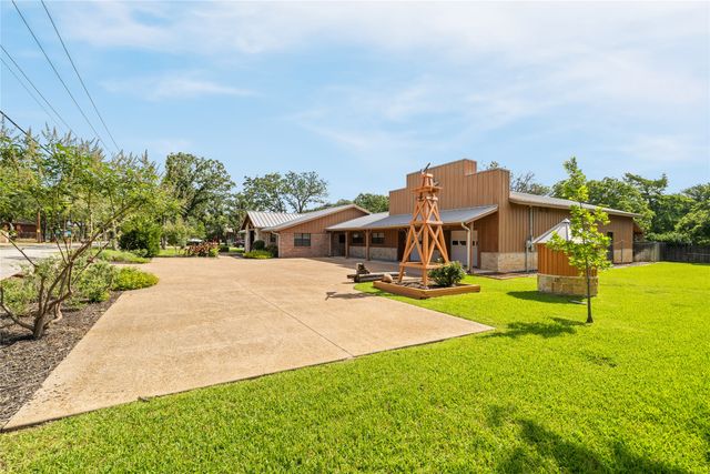 2445 Stadium Place, Arlington, TX 76006