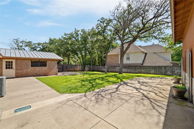 2445 Stadium Place, Arlington, TX 76006