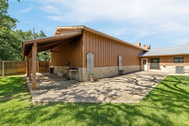 2445 Stadium Place, Arlington, TX 76006