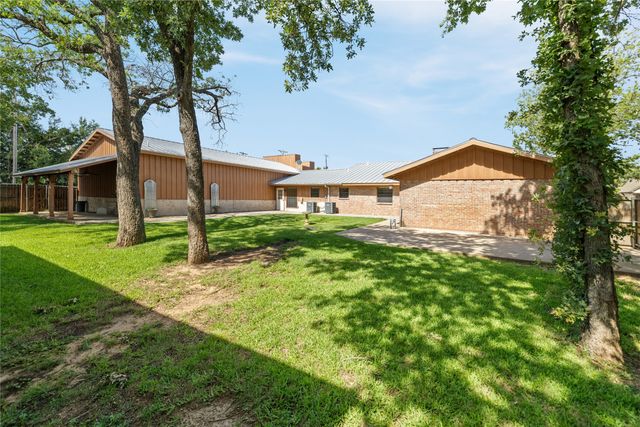 2445 Stadium Place, Arlington, TX 76006