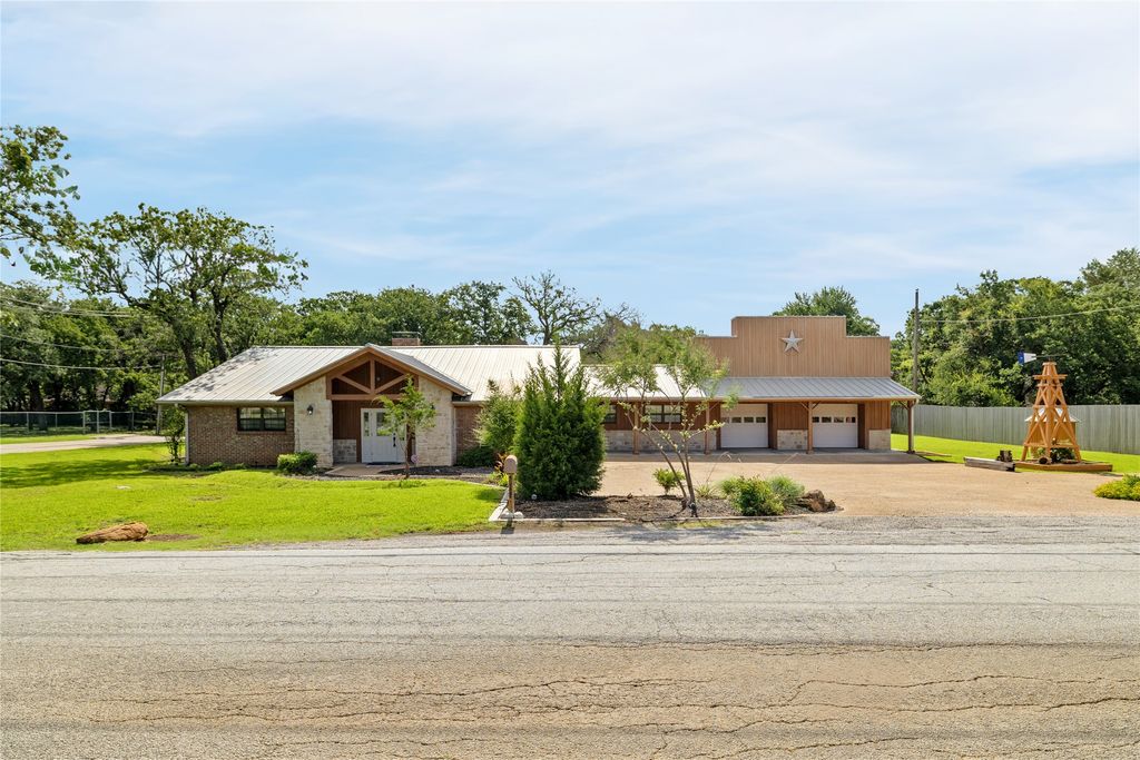 2445 Stadium Place, Arlington, TX 76006