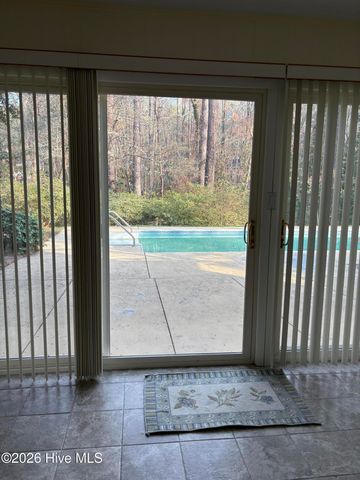 957 Sandavis Road, Southern Pines, NC 28387