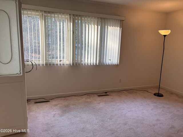 957 Sandavis Road, Southern Pines, NC 28387