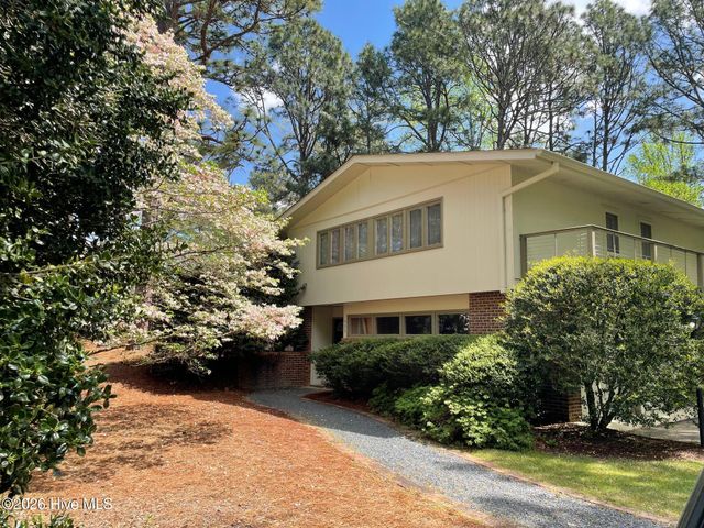 957 Sandavis Road, Southern Pines, NC 28387