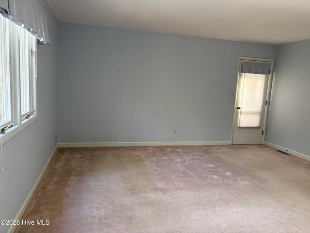 957 Sandavis Road, Southern Pines, NC 28387