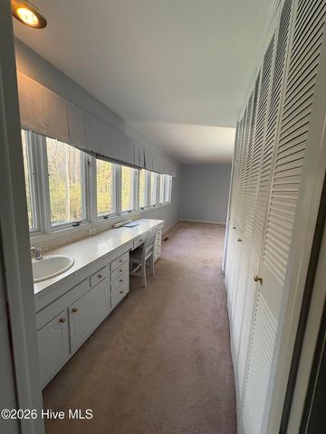 957 Sandavis Road, Southern Pines, NC 28387