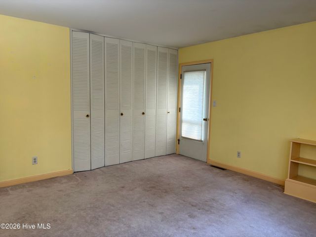 957 Sandavis Road, Southern Pines, NC 28387