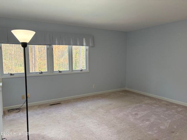 957 Sandavis Road, Southern Pines, NC 28387