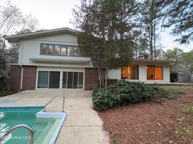 957 Sandavis Road, Southern Pines, NC 28387