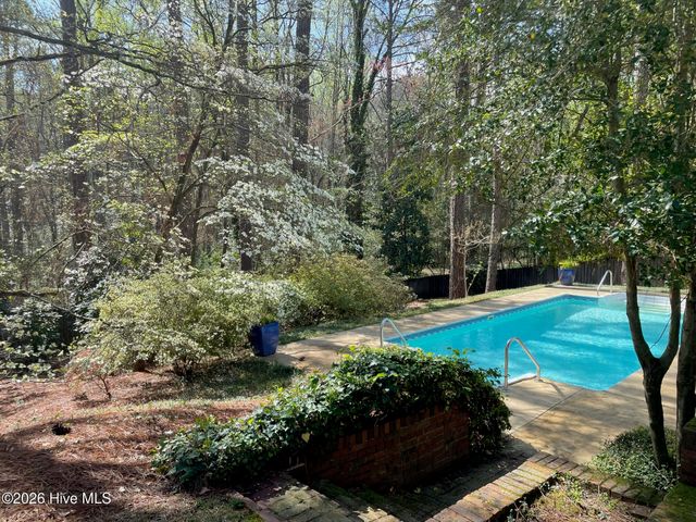 957 Sandavis Road, Southern Pines, NC 28387